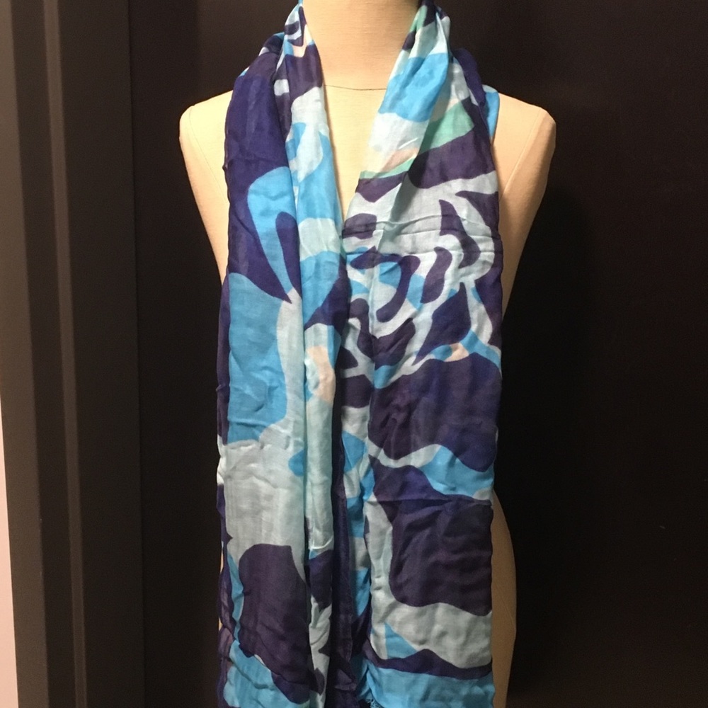 Vera Bradley Soft Fringe Scarf: Katalina Blues